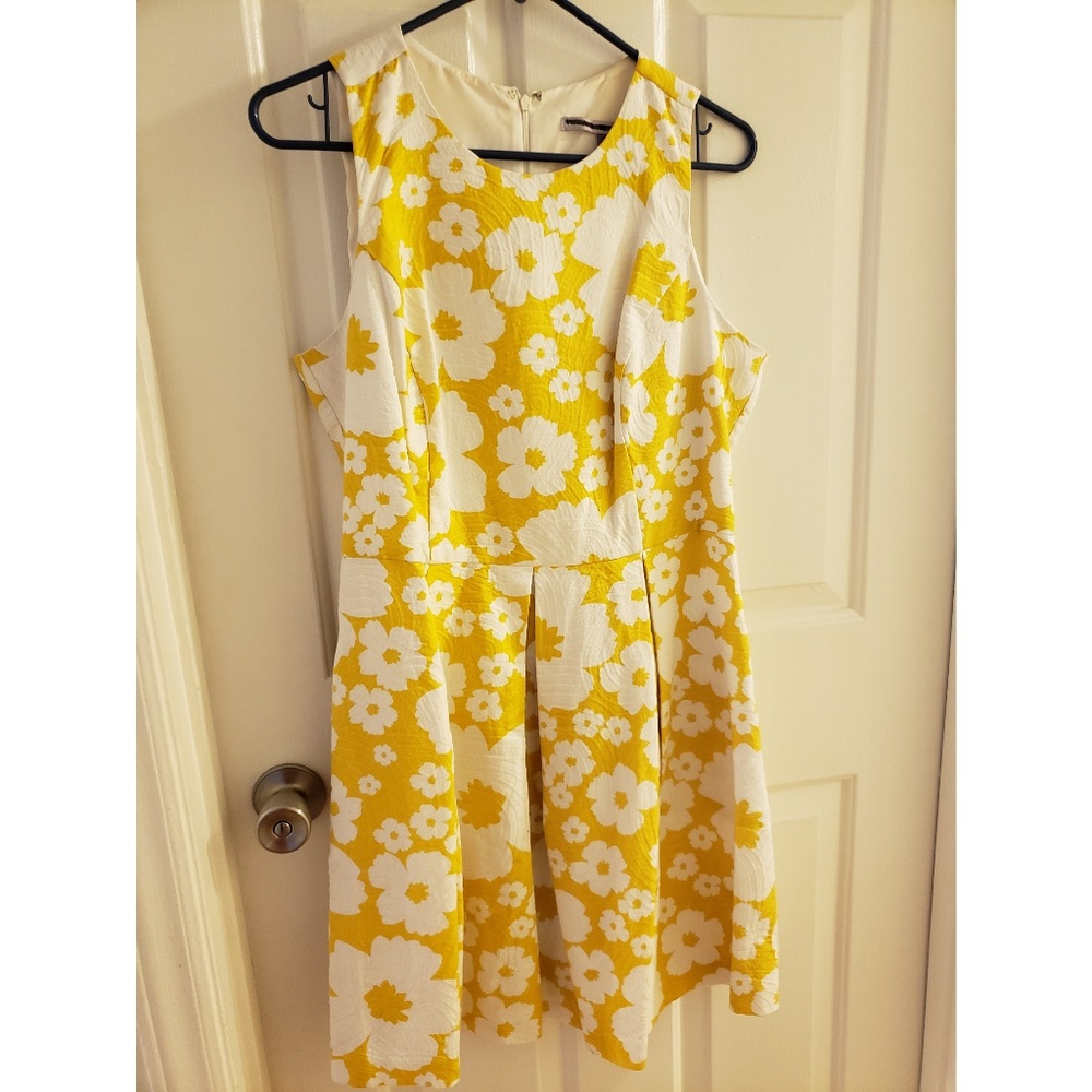 Fun yellow flare dress!